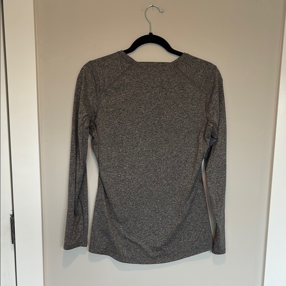 REI Women's Gray Long Sleeve Athletic Top - Medium - Picture 5 of 5